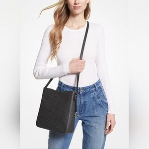 Michael Kors Jet Set Travel Large Messenger Bag